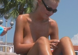 Helen Skelton topless at beach in Nice 2001. https://filefox.cc/tquofdxy11i...