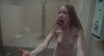 Sissy Spacek, Nancy Allen @ Carrie (1976) - 1080.